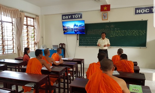 Soc Trang’s complementary school for Khmer monks