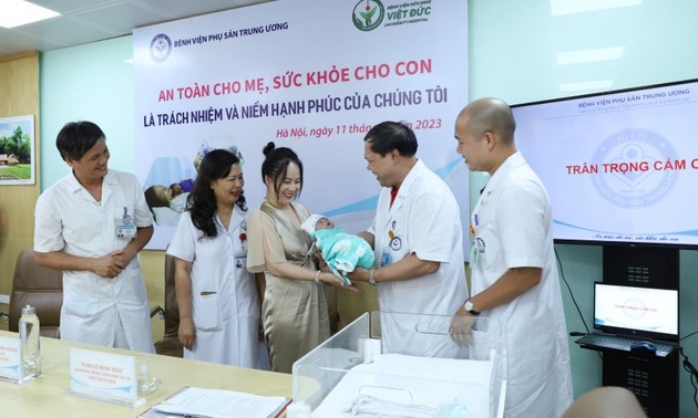 Vietnamese doctors affirm their expertise in saving extremely premature infants 