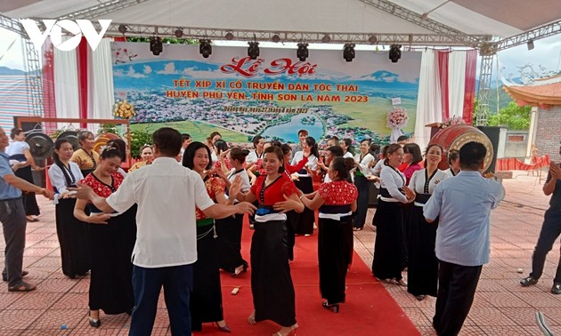 White Thai ethnics in Son La celebrate Xip Xi festival