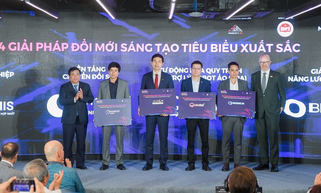 12 promising solutions honored at Vietnam Innovation Challenge 2023