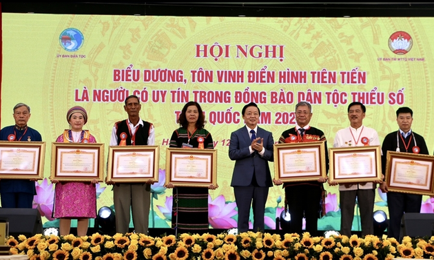 Nearly 500 outstanding ethnic people honored