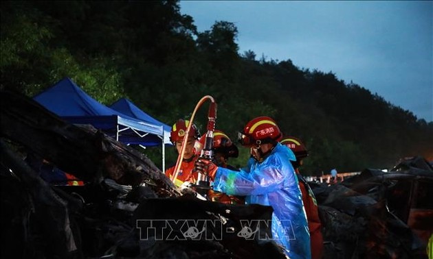 Xi directs rescue operation following fatal road collapse in south China