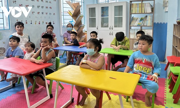 Fun-filled classes in Ho Chi Minh City help child patients continue their education