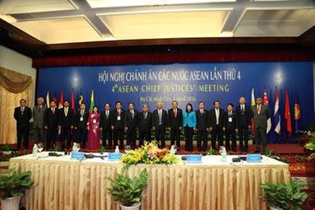第四次东盟国家法院院长会议在胡志明市举行