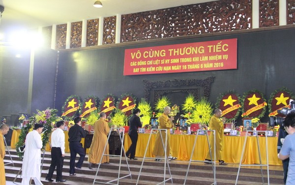 越南有关方面为CASA 212飞机9名飞行员和机组成员举行高规格葬礼