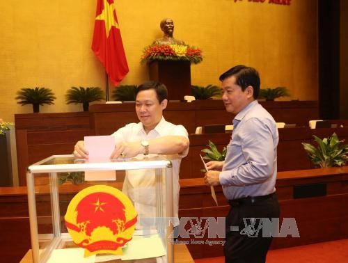 越南国会通过国会主席、副主席和常委会委员候选人名单