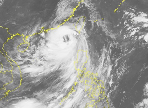 临近东海的台风“妮妲”继续加强