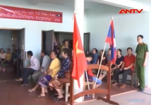 越南共青团员在老挝开展免费看病送药活动
