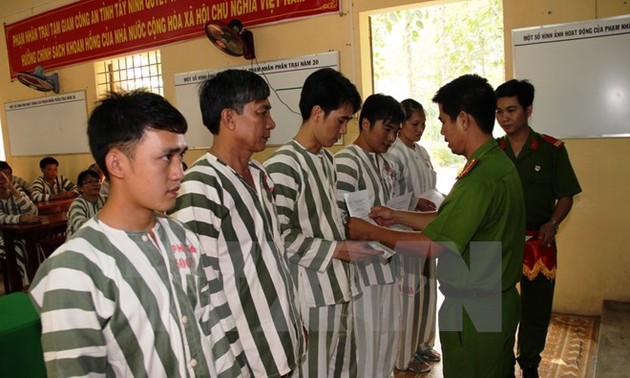 越南公安部建议在国庆期间为近2.5万名犯人减刑