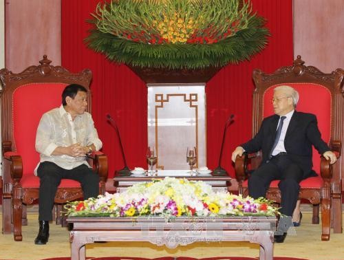 越共中央总书记阮富仲会见菲律宾总统杜特尔特