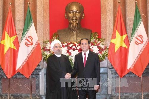 越南国家主席陈大光同伊朗总统鲁哈尼举行会谈