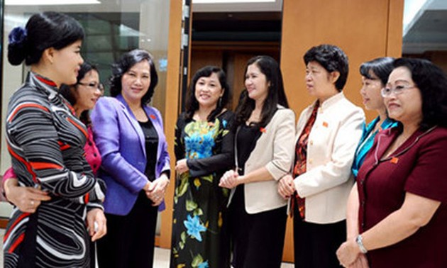 越南第十四届国会女代表小组成立