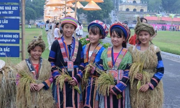 少数民族子女在维护与弘扬越南文化中发挥重要的作用