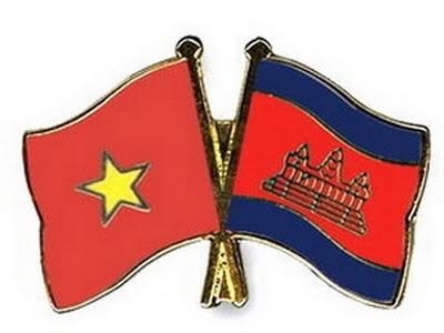 柬埔寨国会主席韩桑林会见胡志明市祖国阵线委员会代表团
