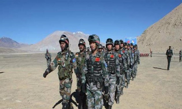 中国和印度开始举行“手拉手”联合军演