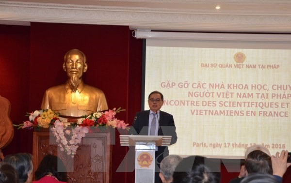 越南大使馆举行旅法越南科学家和专家见面会