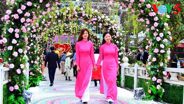 Lễ hội hoa hồng Bulgaria và Bạn bè lần đầu tiên tại Hà Nội