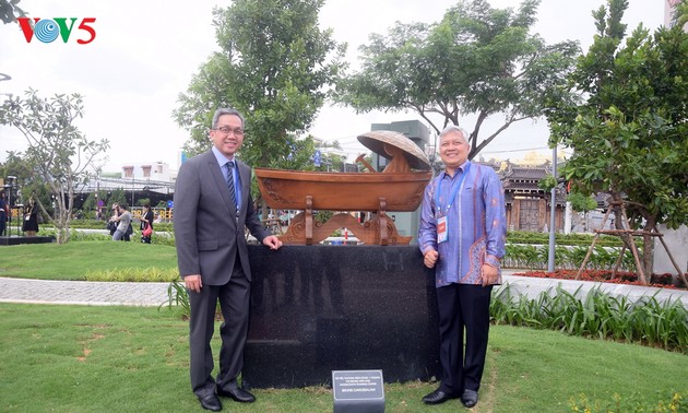 Độc đáo công viên tượng APEC tại Đà Nẵng