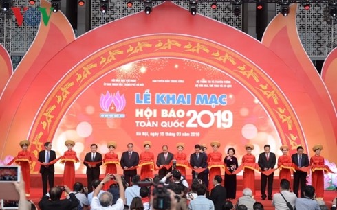 Thủ tướng đánh trống khai mạc Hội Báo toàn quốc 2019 tại Hà Nội