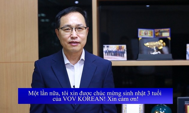 Tổng Giám đốc Samsung Việt Nam chúc mừng kỷ niệm 3 năm lên sóng chương trình VOV5 Korea