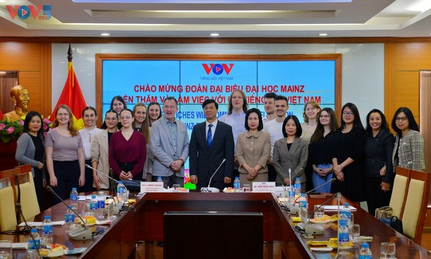 Đoàn nghiên cứu của Đại học Mainz, Cộng hòa liên bang Đức thăm Đài Tiếng Nói Việt Nam