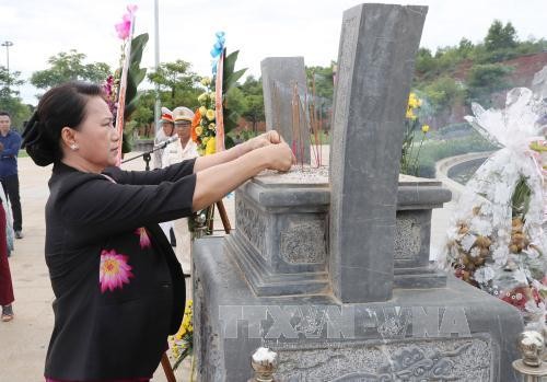 Nguyen Thi Kim Ngan rend hommage aux morts pour la Patrie à Quang Nam