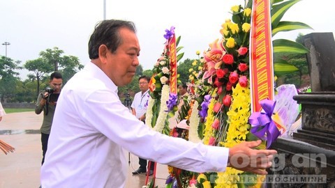 Truong Hoa Binh rend hommage aux mères héroïques à Quang Nam