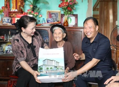 Nguyen Thi Kim Ngan rend hommage aux morts pour la Patrie à Hai Duong