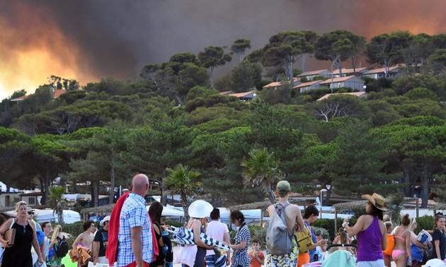 Les incendies reprennent dans le sud de la France