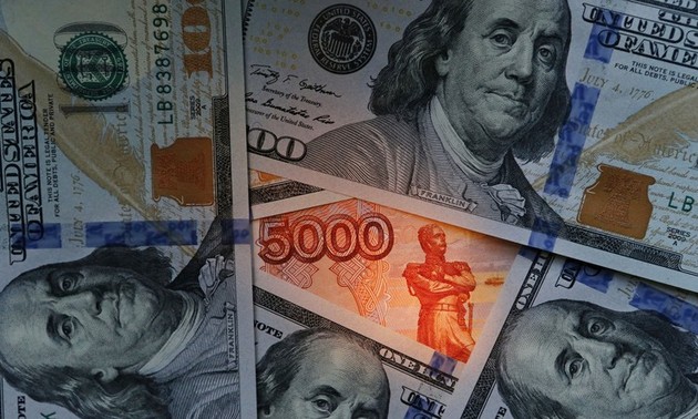 Après les sanctions, la Russie cherche à réduire sa dépendance vis-à-vis du dollar américain