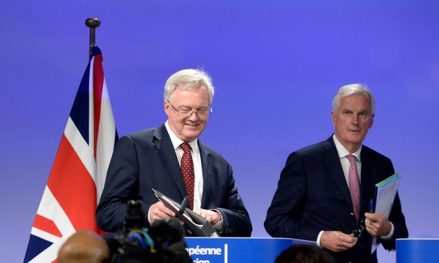 Brexit: Barnier exhorte Londres à négocier "sérieusement"