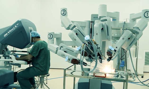 Opérations gratuites avec un système de chirurgie assistée par robot 