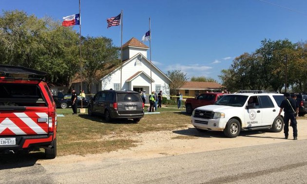 Etats-Unis: une fusillade fait “environ 25 morts” dans une église au Texas