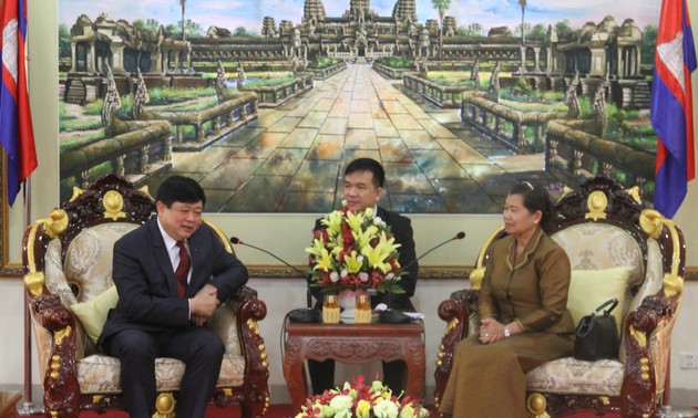 Le président de VOV en visite au Cambodge