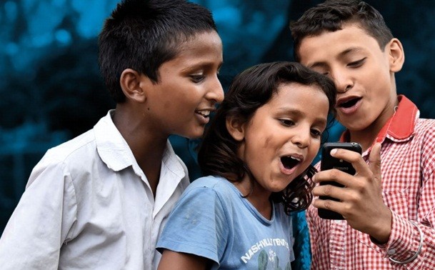L’UNICEF publie le rapport «Les enfants dans un monde numérique» 