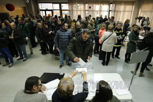 Ouverture des bureaux de vote en Catalogne