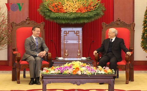 Nguyên Phu Trong reçoit l’ambassadeur de France au Vietnam