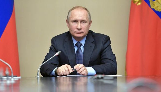 Présidentielle russe: Poutine largement en tête des sondages