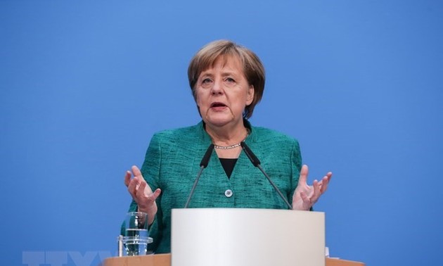 Allemagne: Angela Merkel ouvre son gouvernement à ses opposants