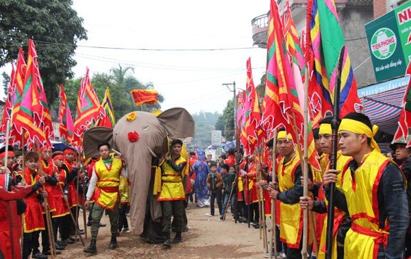 La procession de l’éléphant, une originalité du village de Dào Xa