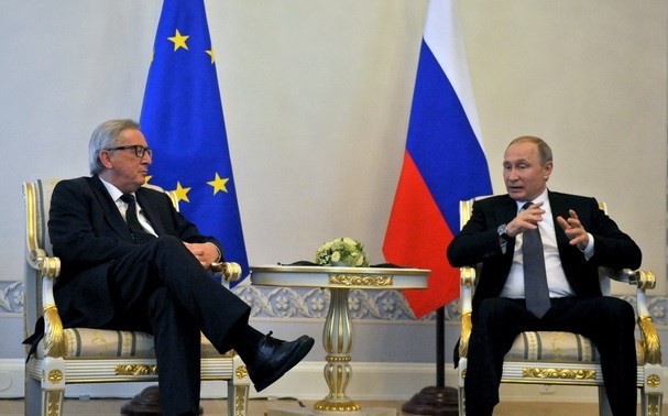 Juncker appelle Poutine à “rétablir” une coopération pour la sécurité du continent