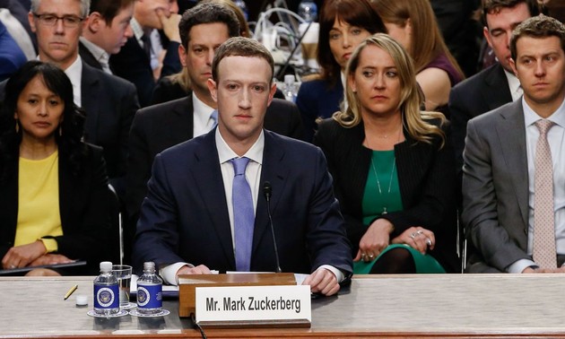 Le patron de Facebook s’excuse devant le Sénat américain