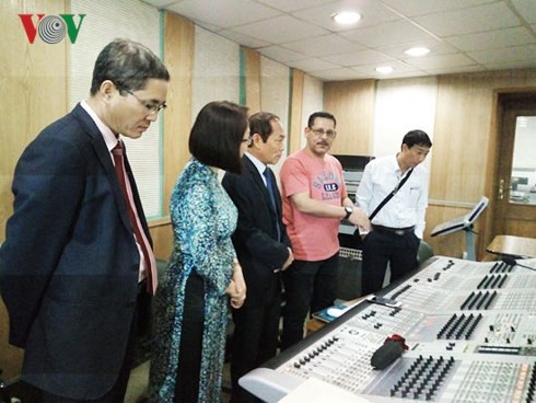 Présentation des cultures et musiques vietnamiennes et égyptiennes sur la radio VOV
