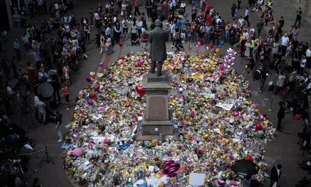 Une minute de silence au Royaume-Uni, un an après l'attentat de Manchester
