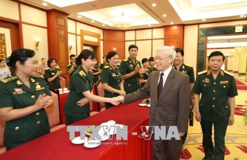 Nguyên Phu Trong reçoit des syndicalistes de l’armée