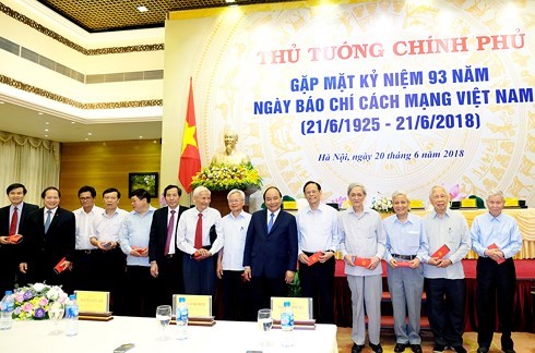 Nguyên Xuân Phuc salue le rôle de la presse dans l’édification et la défense nationales
