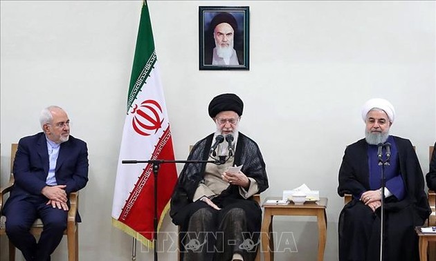 Khamenei réclame l'union nationale devant les sanctions américaines