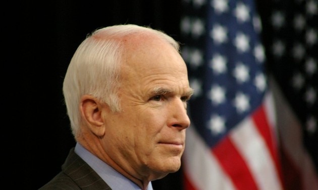 John McCain a oeuvré pour la normalisation des relations Vietnam-États-Unis