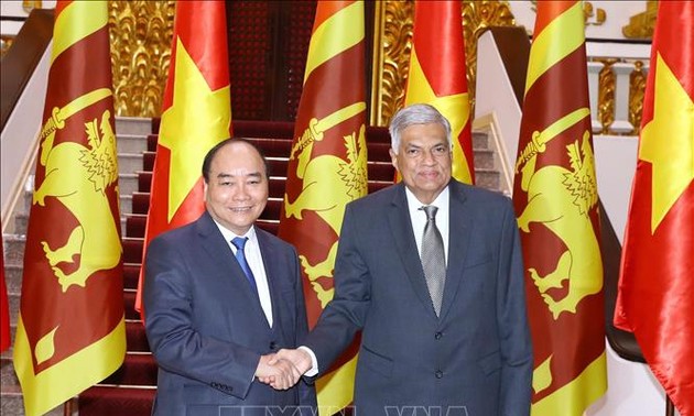 Le Premier ministre Nguyên Xuân Phuc reçoit son homologue srilankais