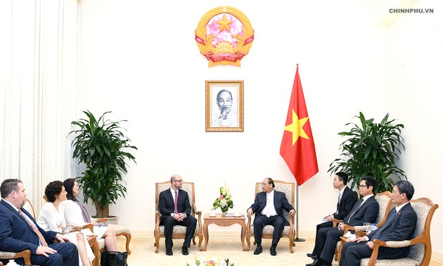 Nguyên Xuân Phuc reçoit une délégation d’hommes d’affaires des États-Unis